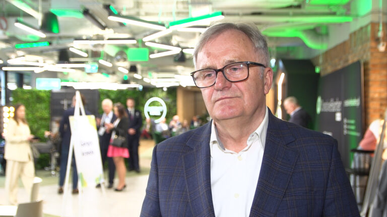 Duże magazyny energii przyspieszą rozwój transportu niskoemisyjnego w Europie. Przyszłością może być wodór służący jako paliwo i nośnik energii